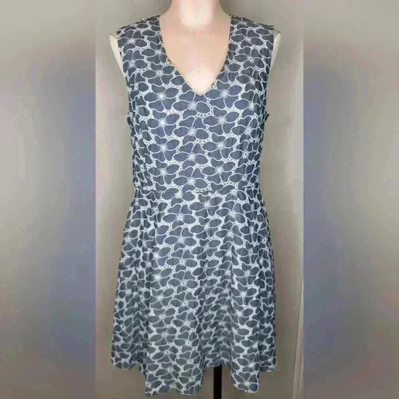 Draper James Embroidered Chambray Circle Love Dress ~ Medium Wash ~ Size 12 - Picture 3 of 13